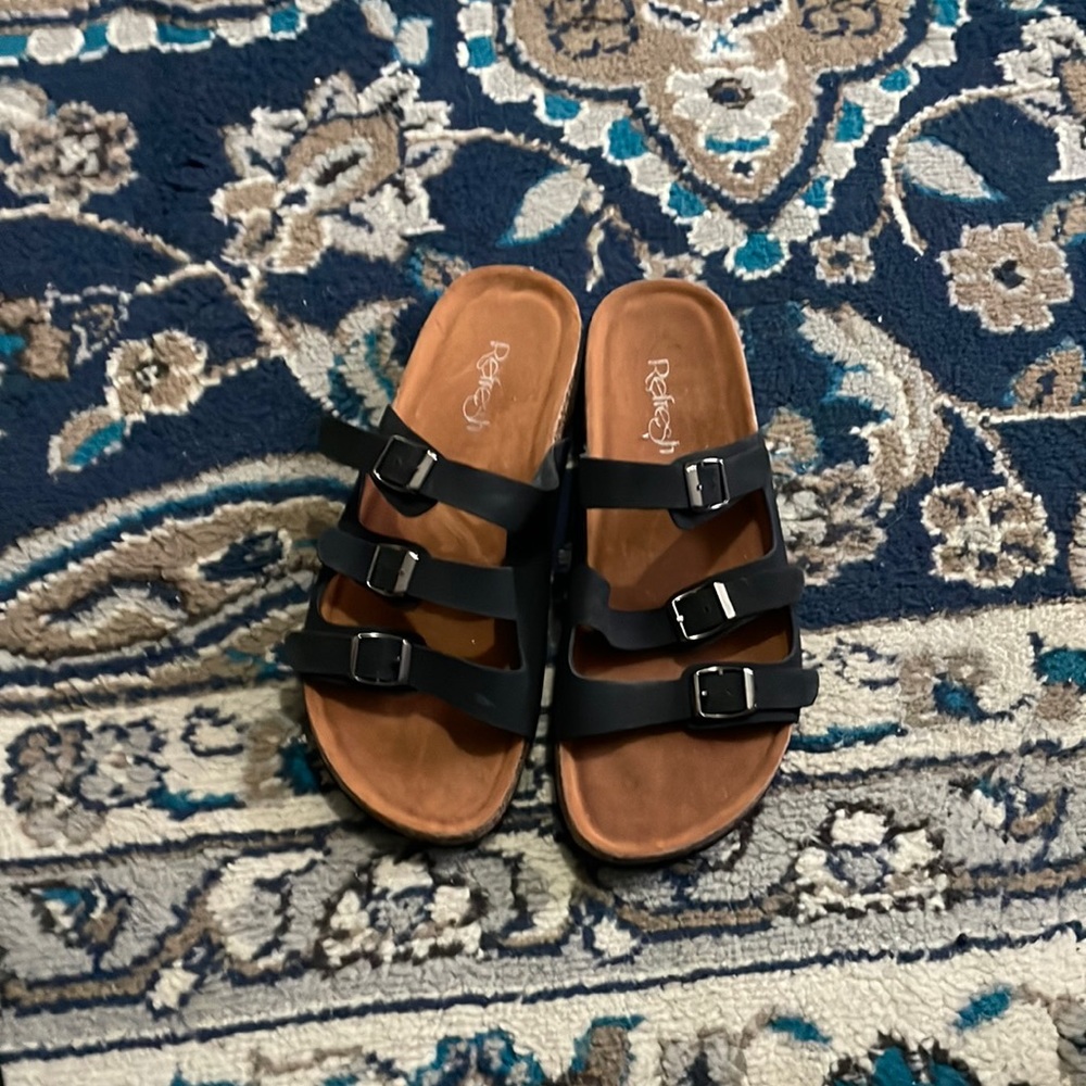 New women’s black sandals